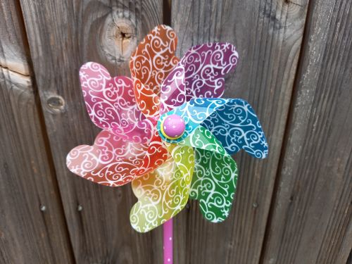 Windrad * 17 cm * Holzstil und -kugel handbemalt * Gartenstecker * Kinder * Deko * Regenbogen